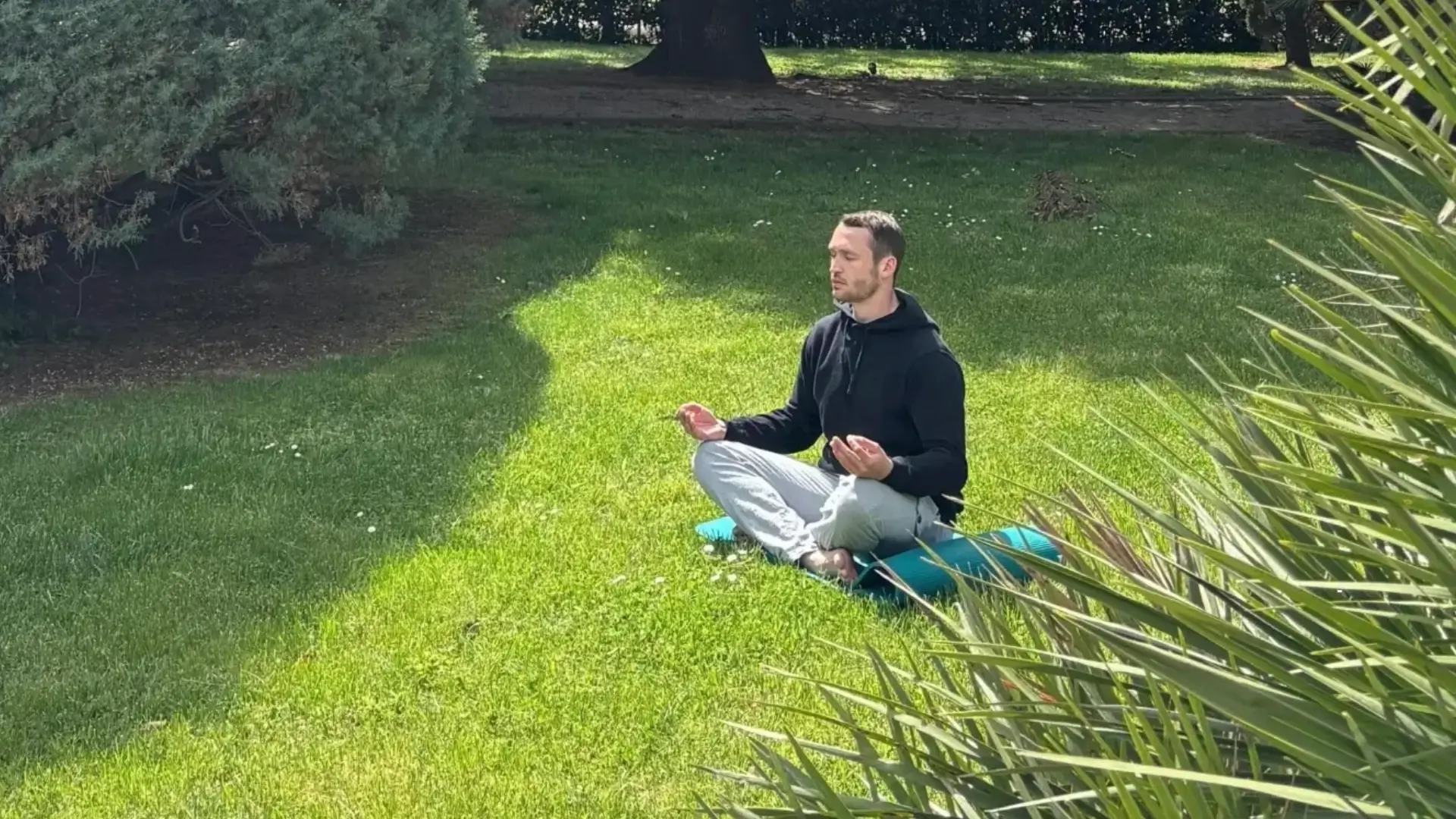 Andres Apinner Best Yoga Teacher